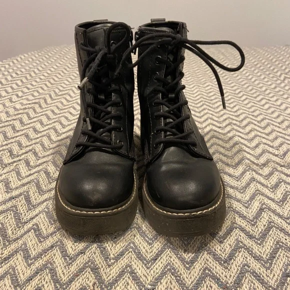 Madden Girl Carra Black Platform Combat Boots Sz 6.5 - Picture 3 of 7